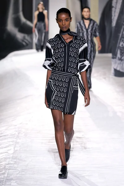 Look 11